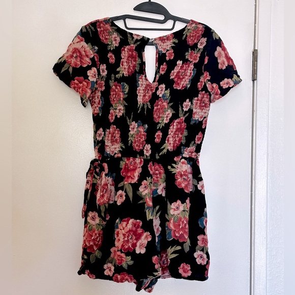 Hollister Floral Print Faux Wrap Romper Skort Size M - Picture 10 of 12